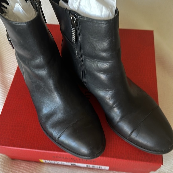 Donald J Pliner black leather booties Size 8 - Picture 2 of 4